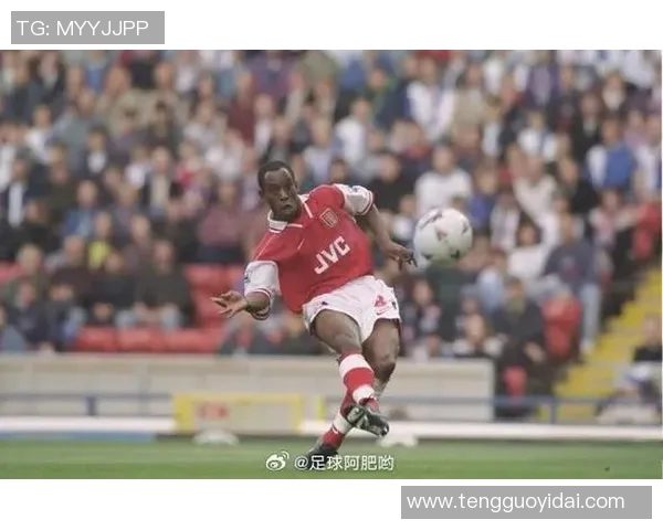 前侧技术足球明星的崛起与影响力分析及其对现代足球战术的启示